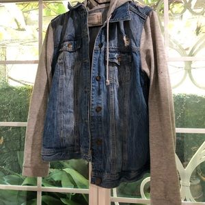Jean jacket with fabric sleeves and drawstrings